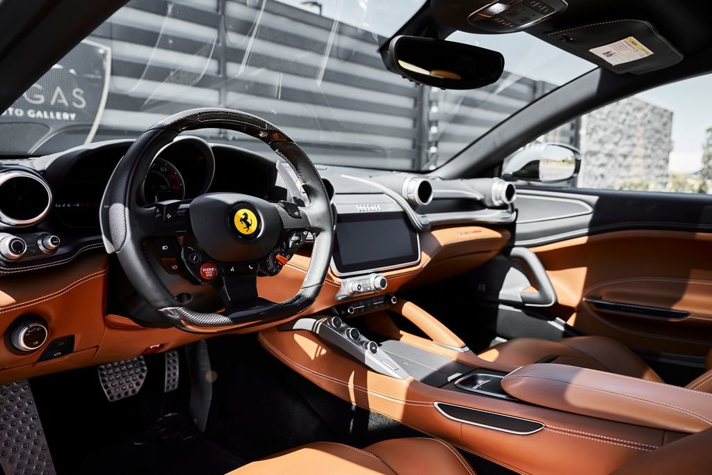 Used 2018 Ferrari GTC4Lusso image 2