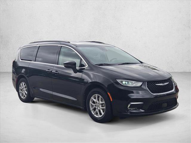 Used 2022 Chrysler Pacifica Touring-L image 3
