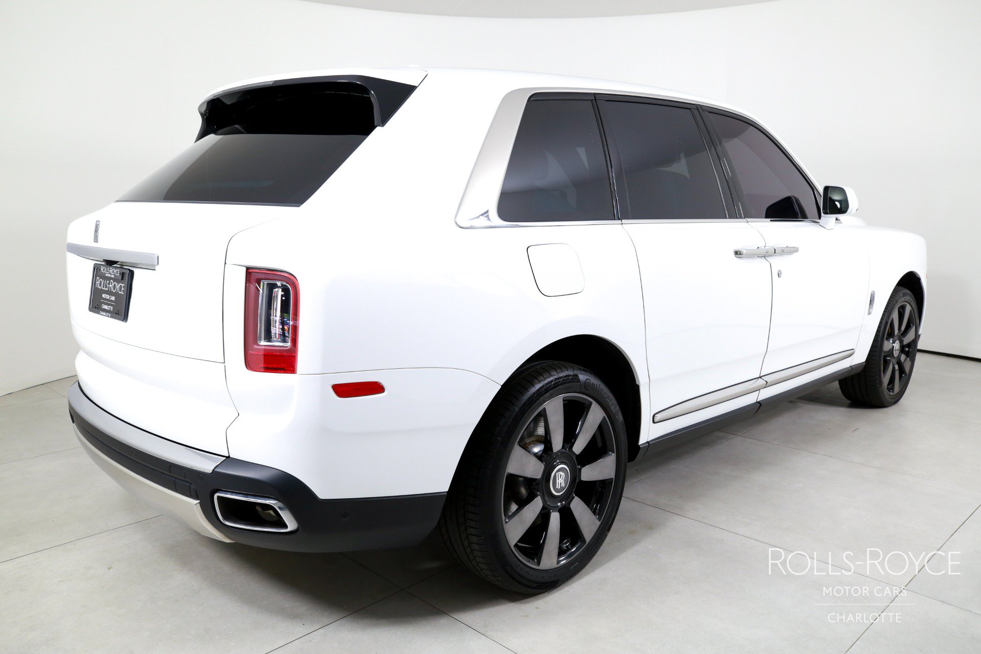 Certified 2024 Rolls-Royce Cullinan AWD/4WD image 2
