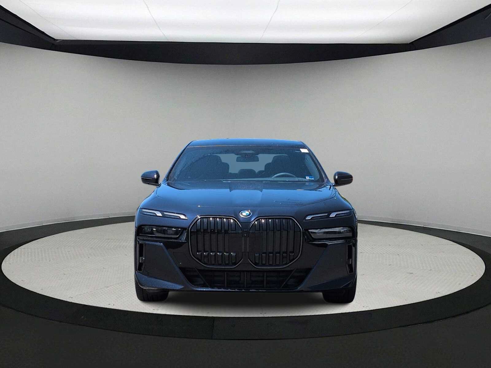 Used 2026 BMW i7 xDrive60 w/ M Sport Package RWD image 3