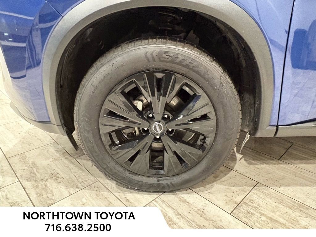 Used 2023 Nissan Rogue SV image 31
