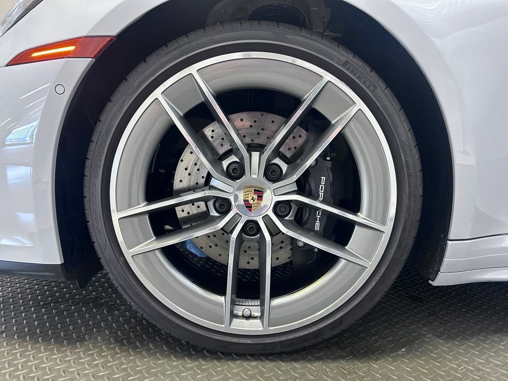 Certified 2025 Porsche 911 Carrera RWD image 33