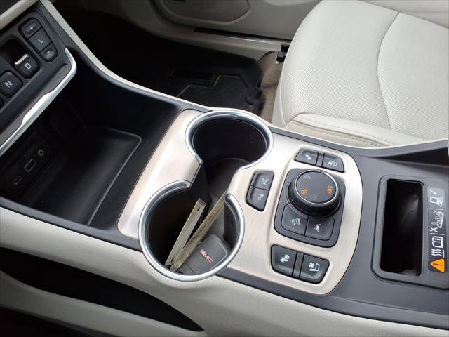 Used 2020 GMC Terrain Denali w/ Denali Premium Package AWD/4WD image 19