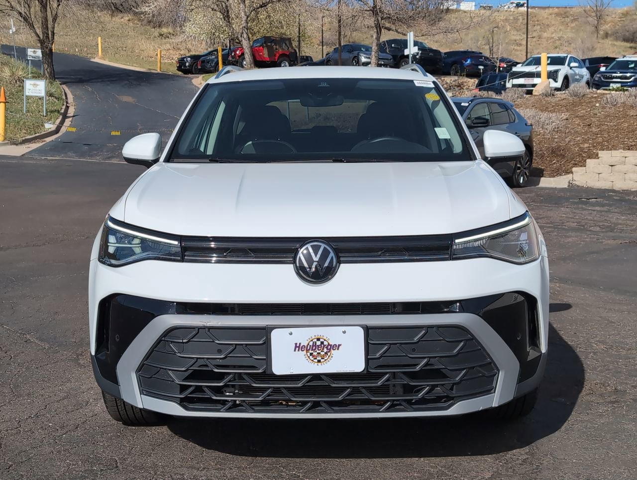 Used 2025 Volkswagen Taos SE AWD/4WD image 2