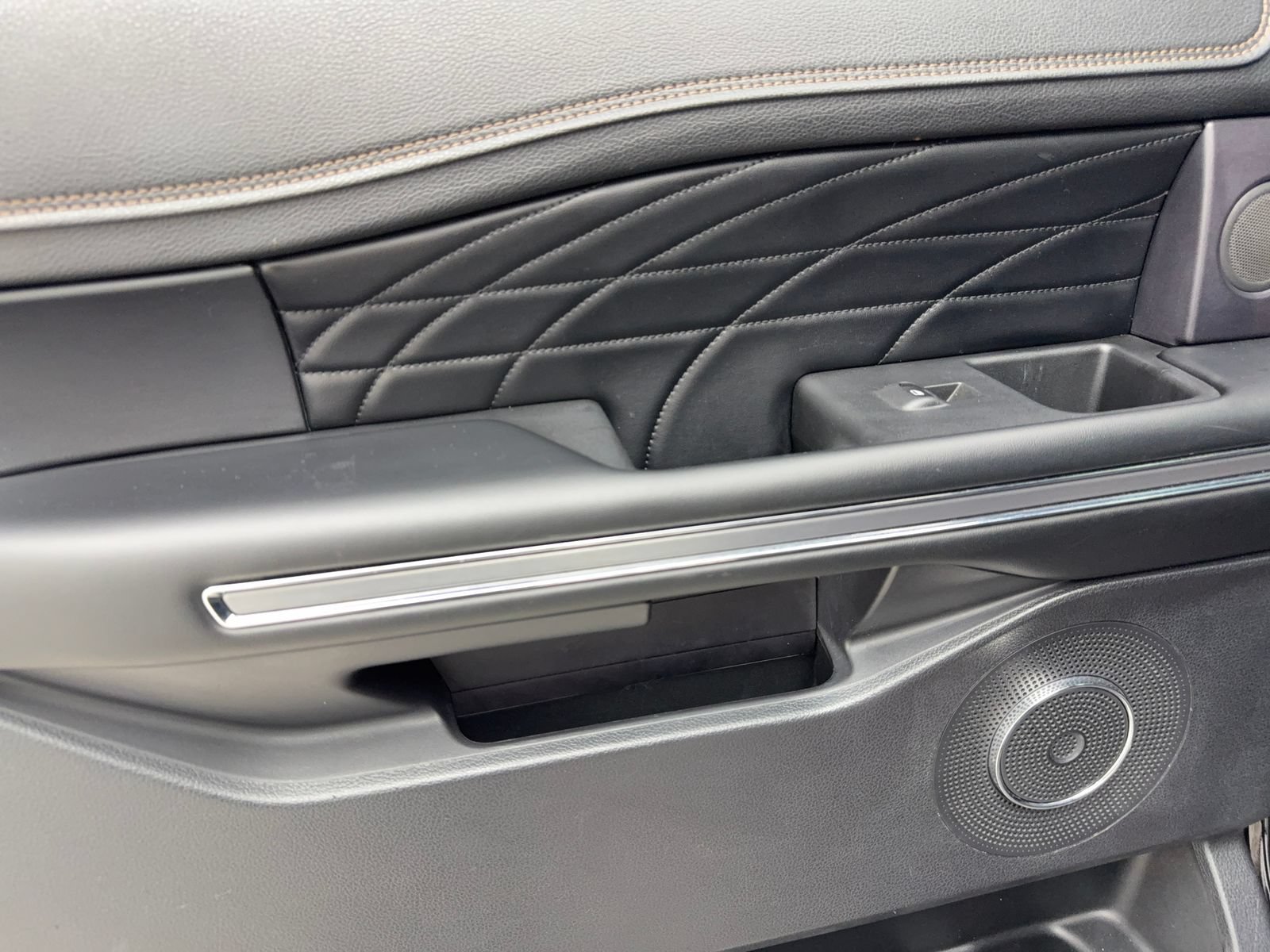 Used 2019 Ford Expedition Platinum RWD image 40
