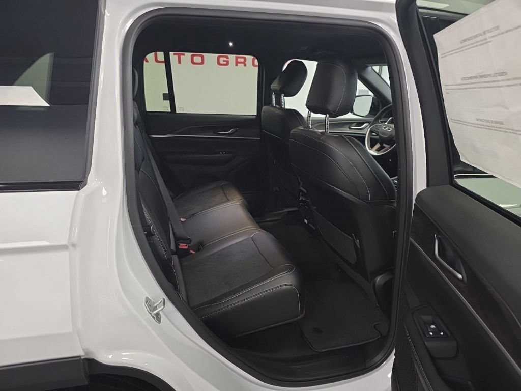 New 2026 Jeep Grand Cherokee Altitude AWD/4WD image 30
