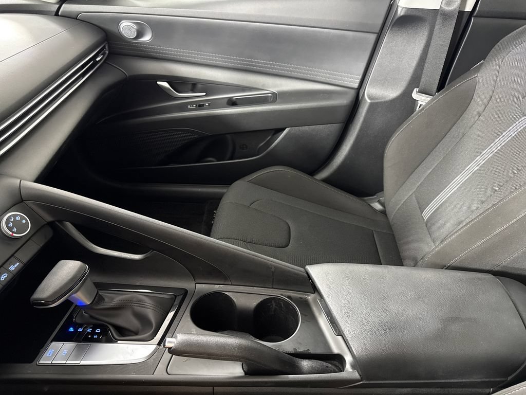 Certified 2024 Hyundai Elantra SE FWD image 21