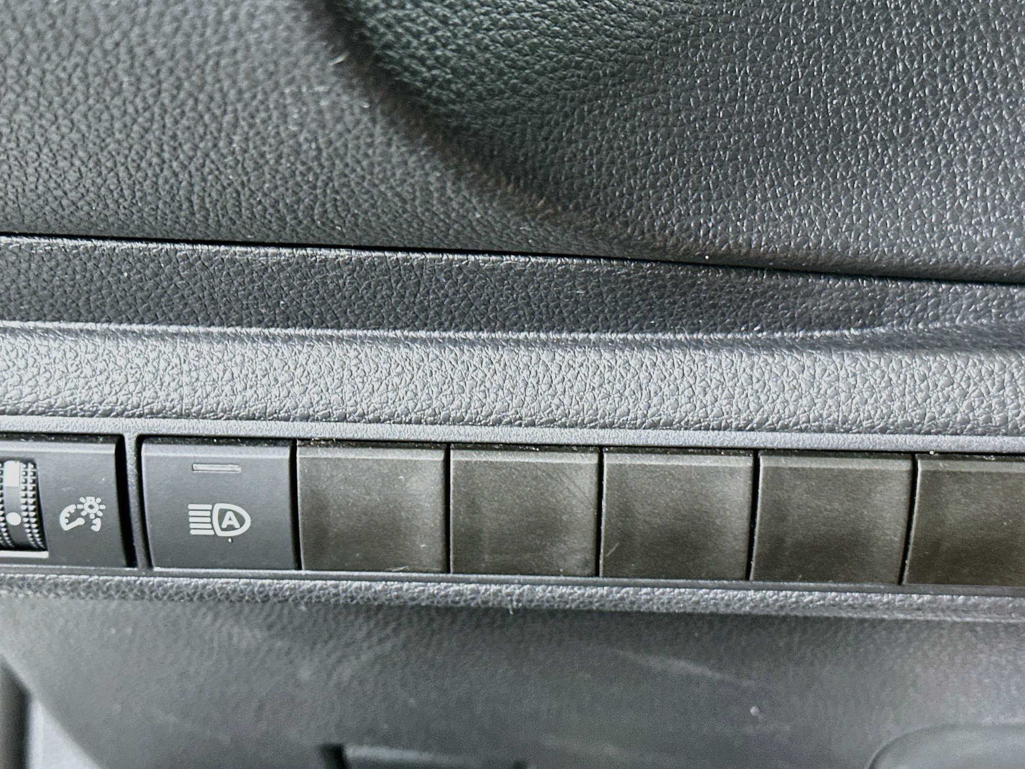 Used 2025 Toyota Corolla LE FWD image 17