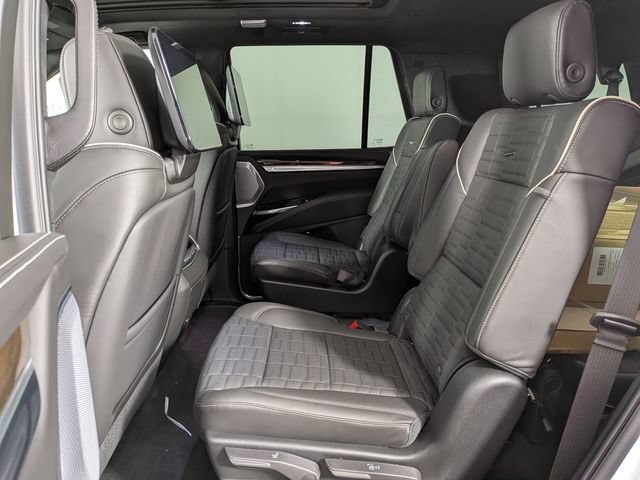 New 2026 Cadillac Escalade Platinum Luxury w/ LPO, Floor Liner Package AWD/4WD image 30