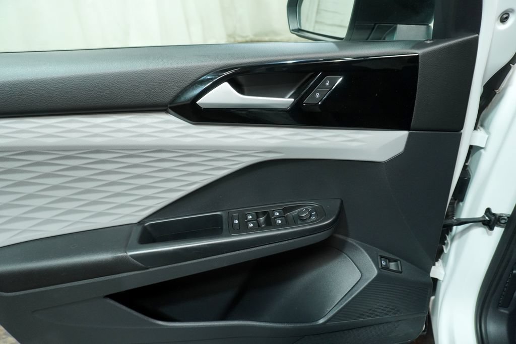Certified 2023 Volkswagen Taos S FWD image 18