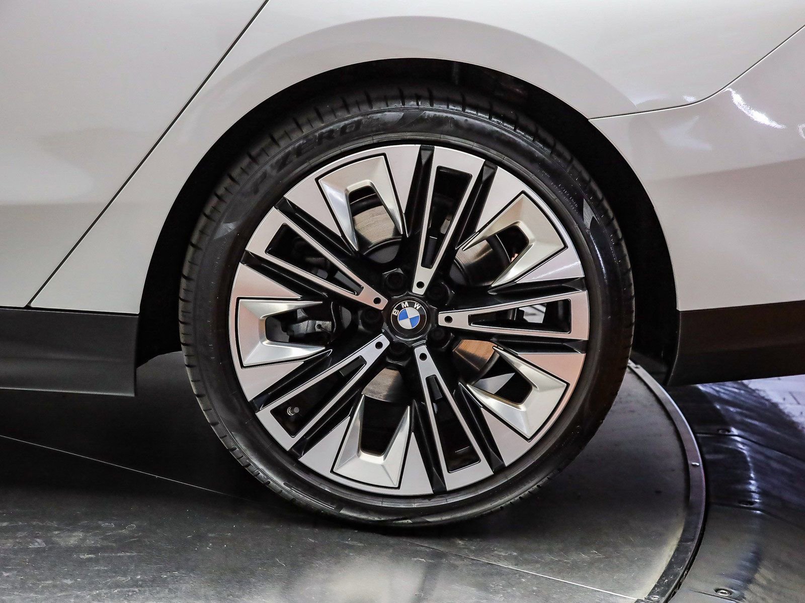 Used 2025 BMW 530i image 11