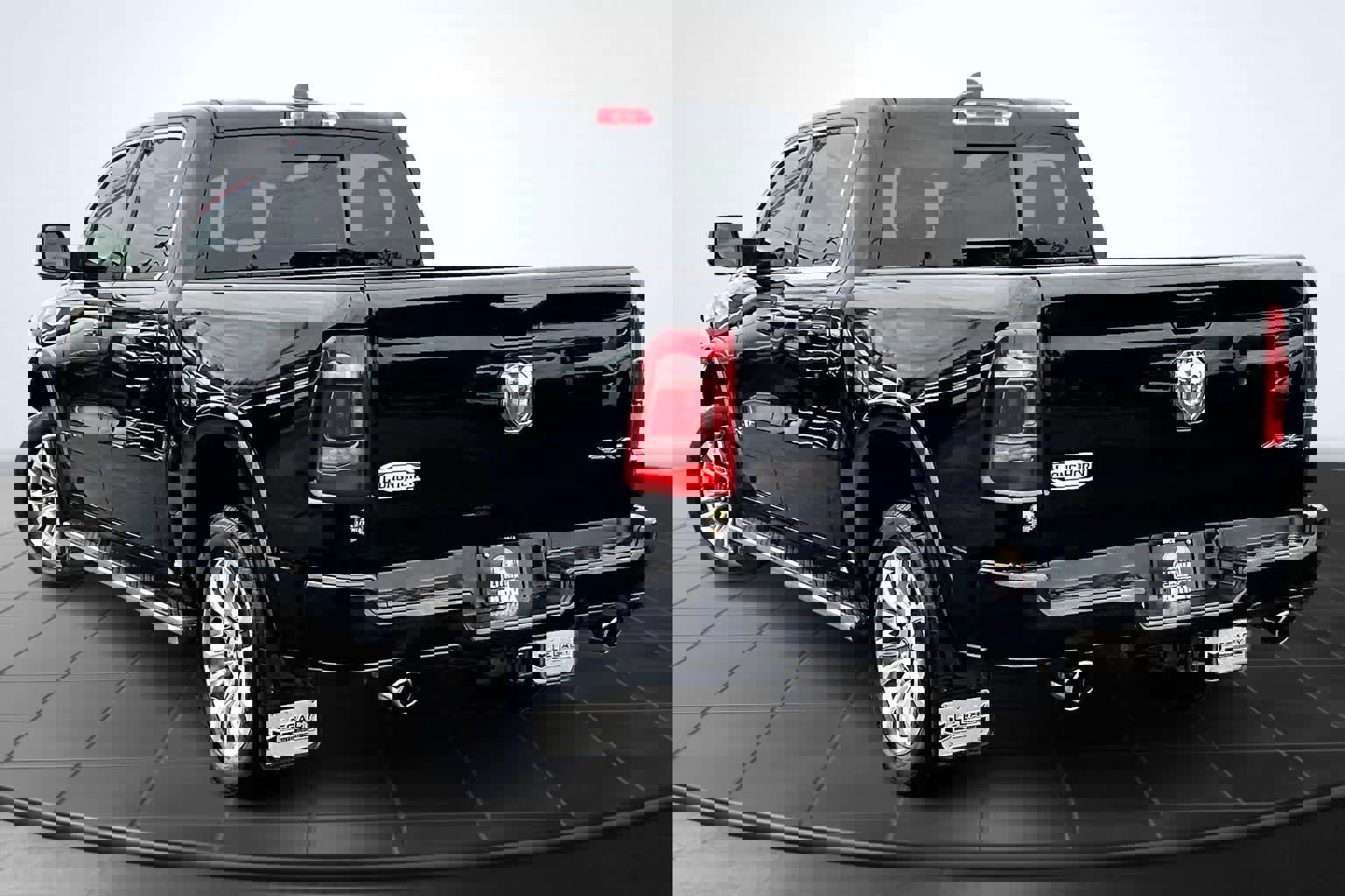 Used 2023 RAM 1500 Limited w/ Body-Colour Bumper Group image 4