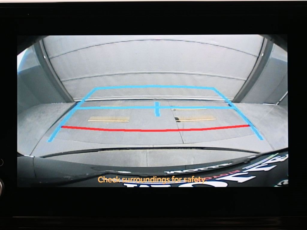 Used 2025 Toyota Sienna LE image 21