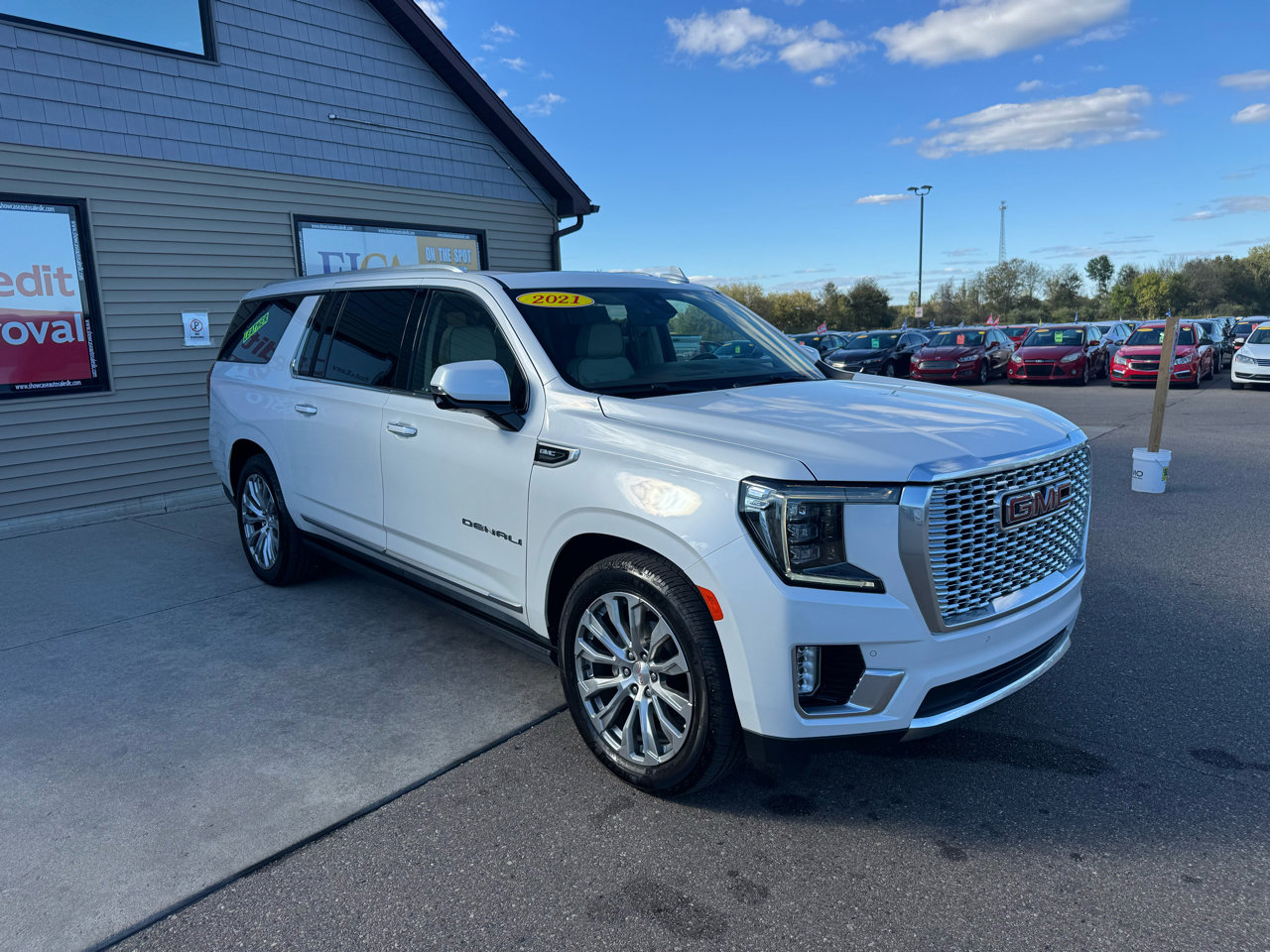 Used 2021 GMC Yukon XL Denali w/ Denali Ultimate Package image 3