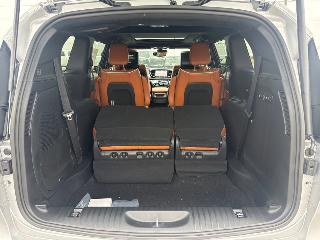 New 2026 Chrysler Pacifica Pinnacle image 33