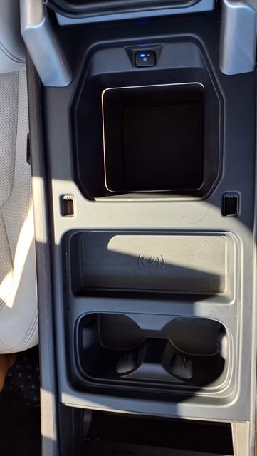 Used 2023 Land Rover Defender 130 First Edition image 32