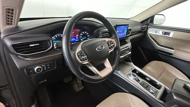 Used 2022 Ford Explorer Limited w/ Equipment Group 301A AWD/4WD image 14