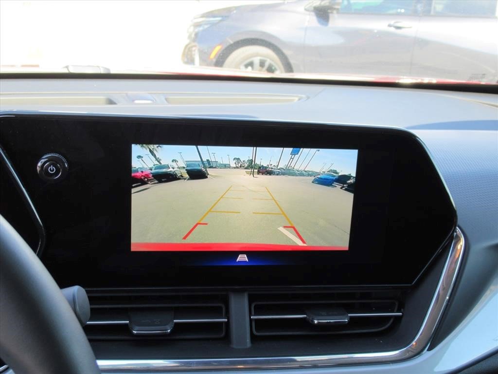 Certified 2025 Chevrolet Trax LT w/ Driver Confidence Package image 23