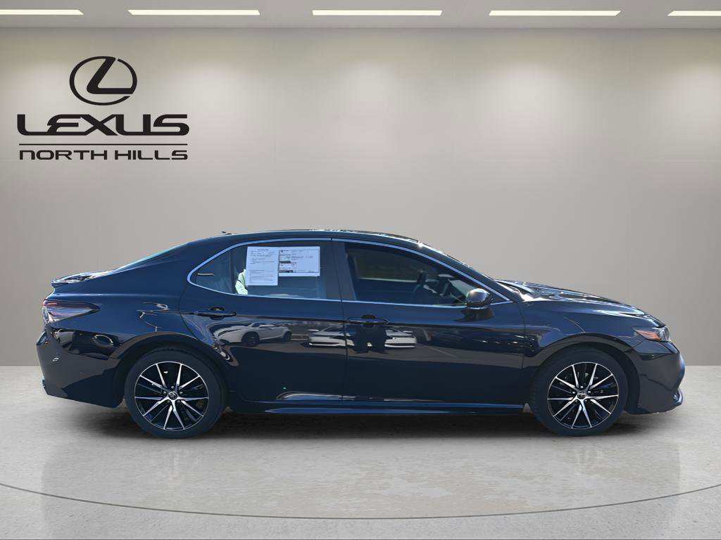 Used 2022 Toyota Camry SE image 5