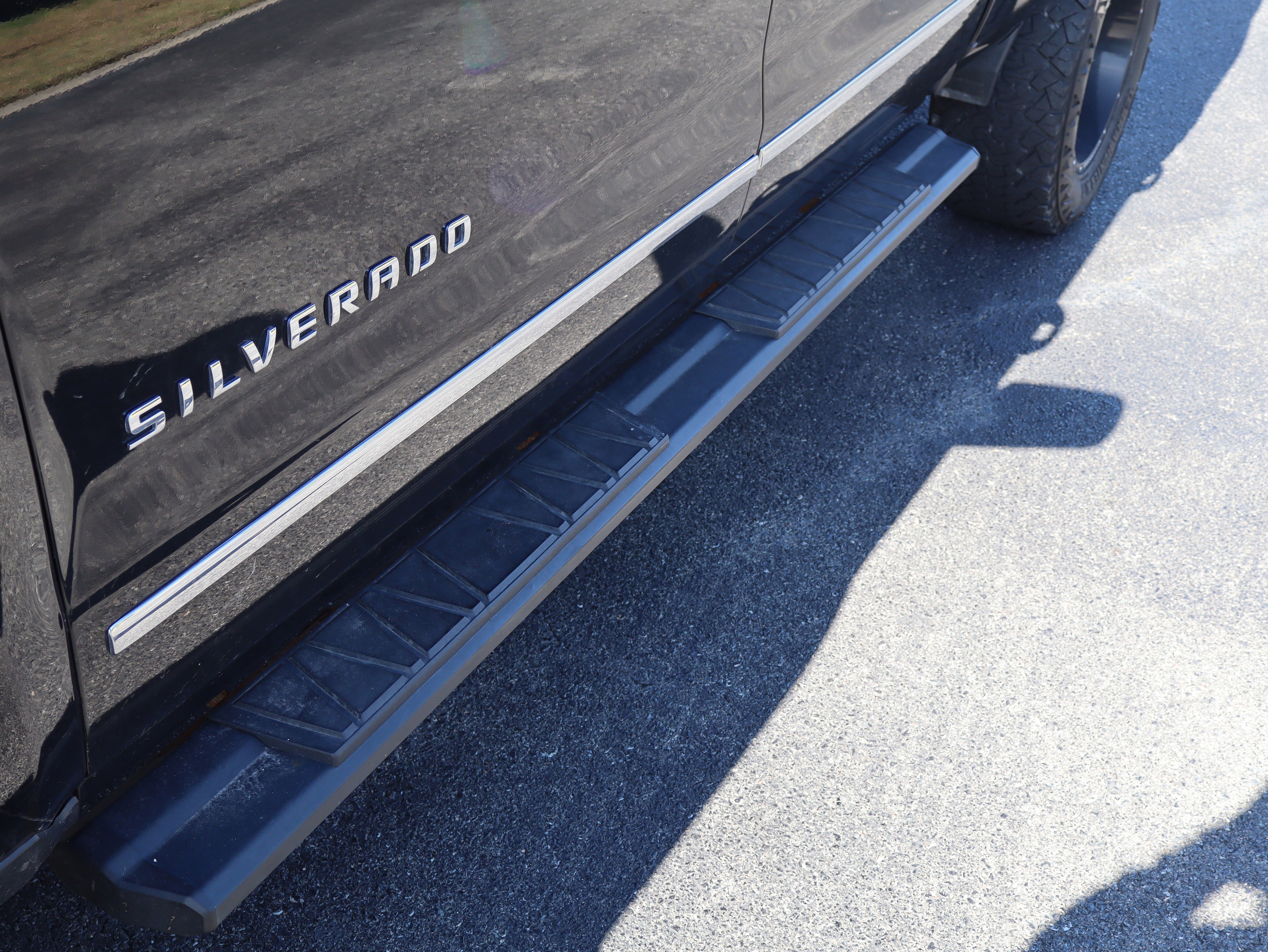 Used 2018 Chevrolet Silverado 1500 LTZ Z71 w/ LTZ Plus Package image 16