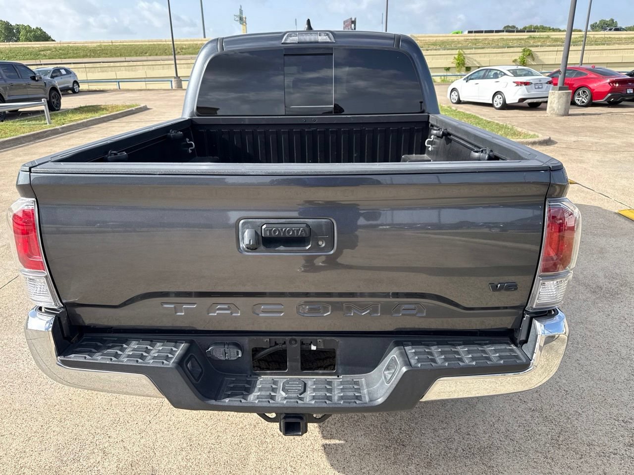 Used 2022 Toyota Tacoma TRD Off-Road AWD/4WD image 9