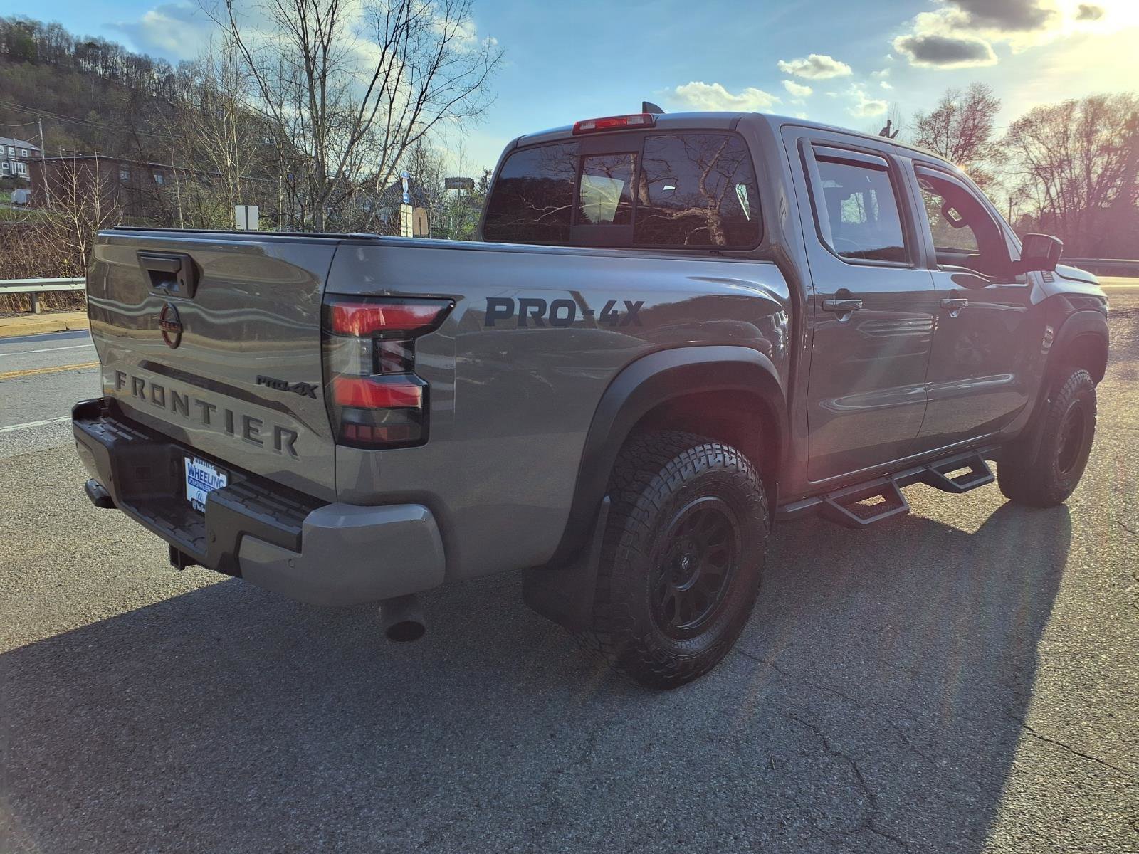 Used 2022 Nissan Frontier PRO-4X image 3