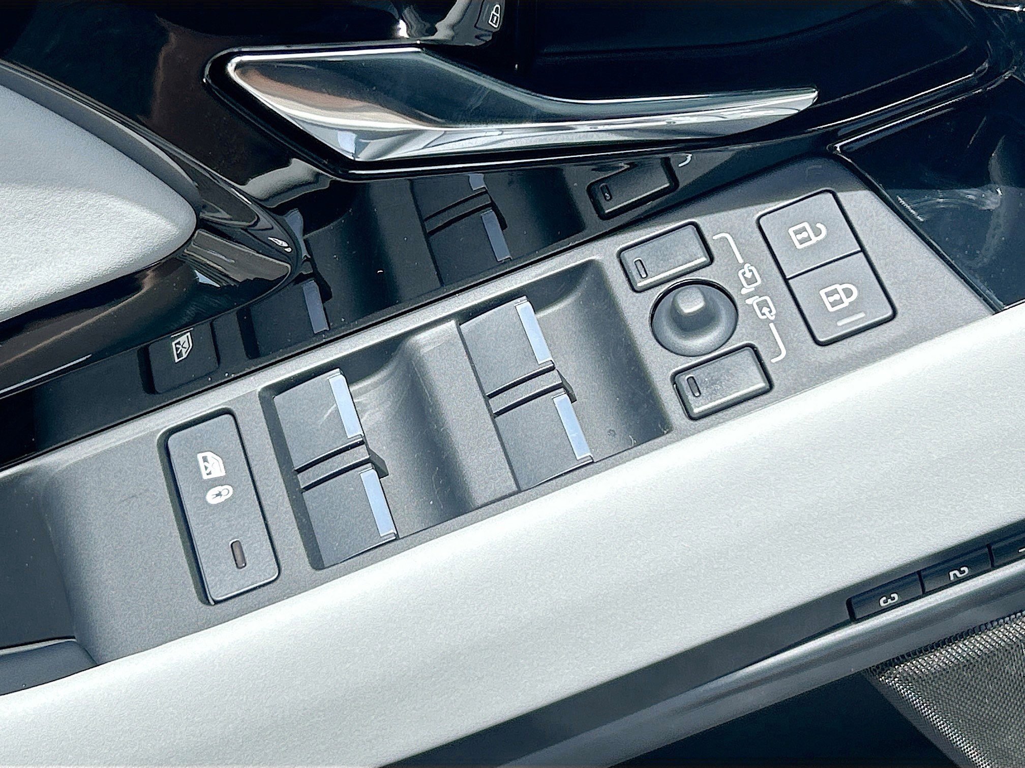 Used 2026 Land Rover Range Rover Evoque S image 17