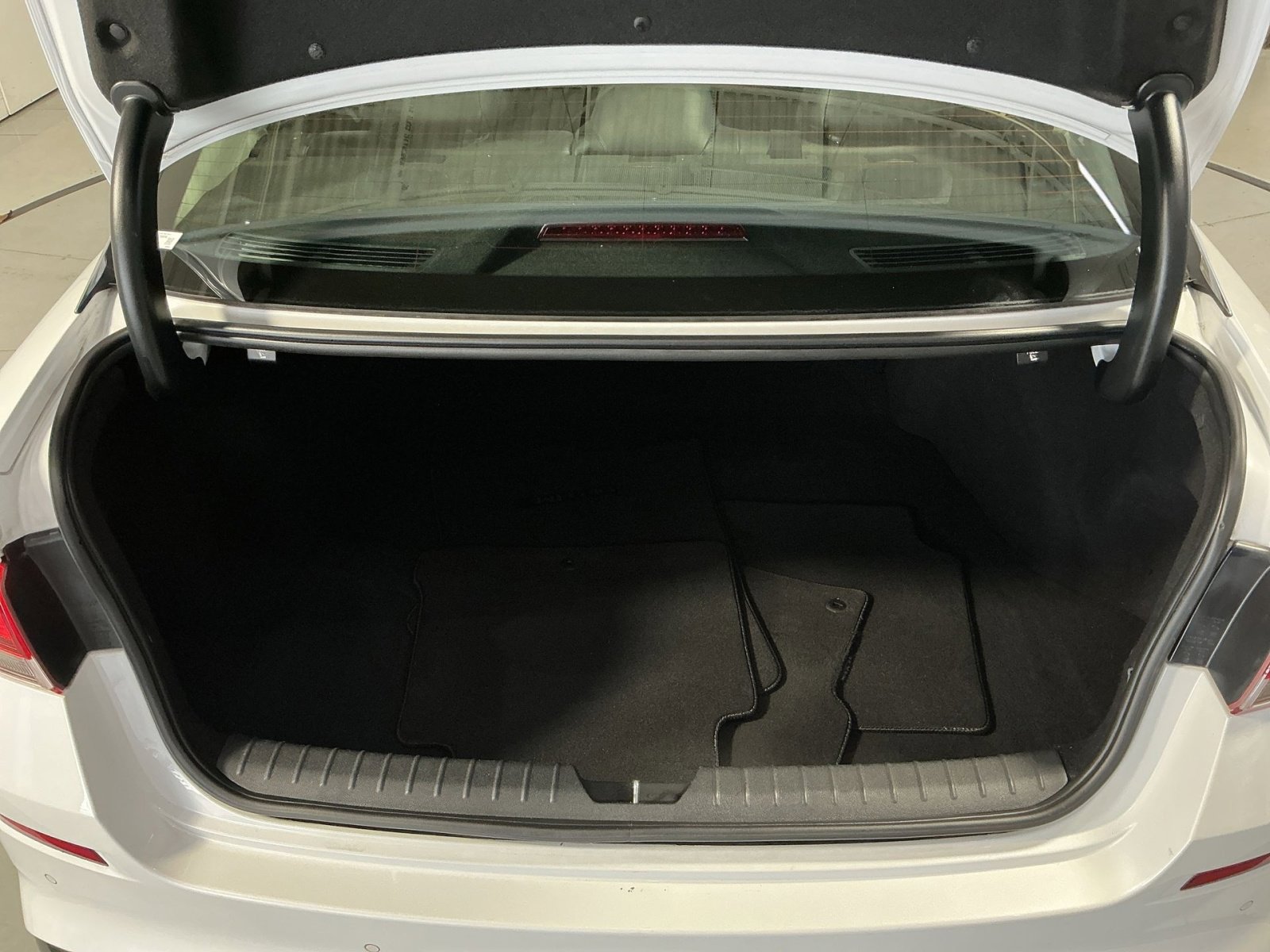 Used 2020 Kia Optima SX image 33