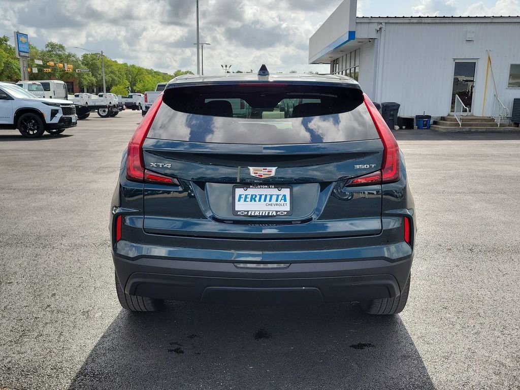 Certified 2024 Cadillac XT4 Luxury w/ Cold Weather Package image 5