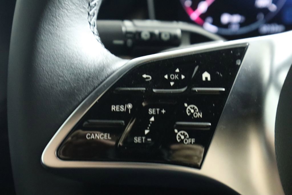 Used 2025 Mercedes-Benz GLC 300 image 11