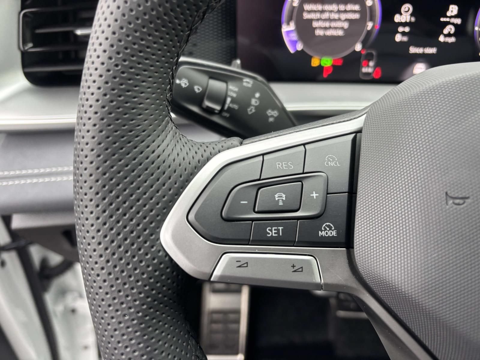 New 2026 Volkswagen Tiguan SE R-Line AWD/4WD image 17