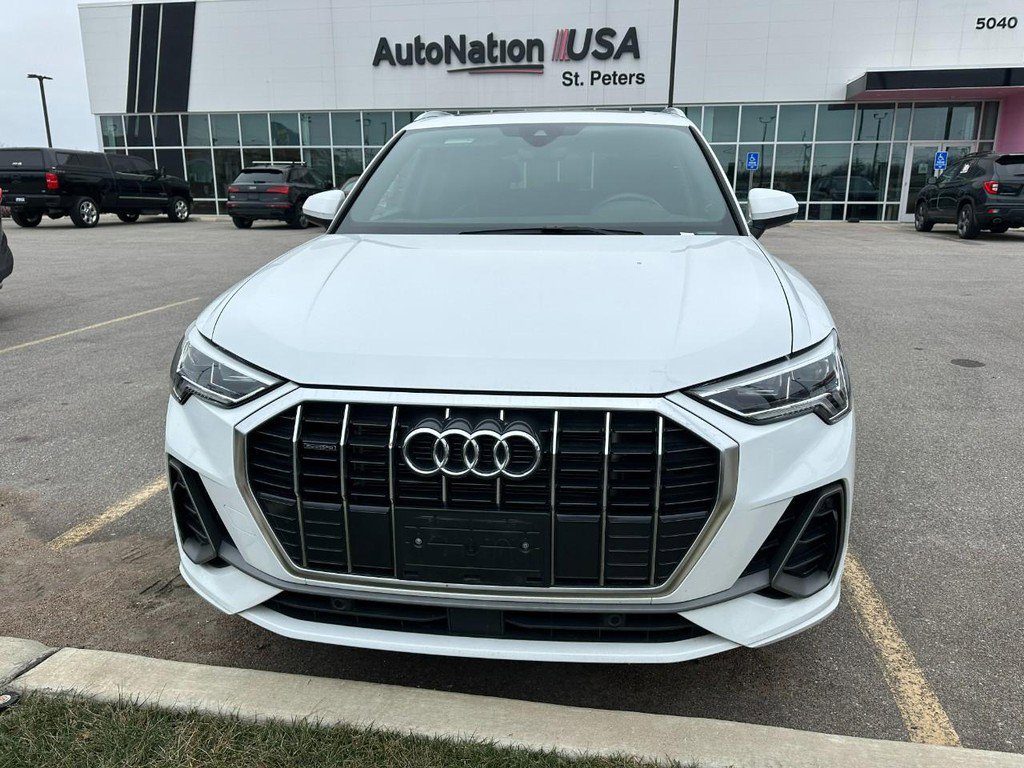 Used 2025 Audi Q3 2.0T Premium image 2