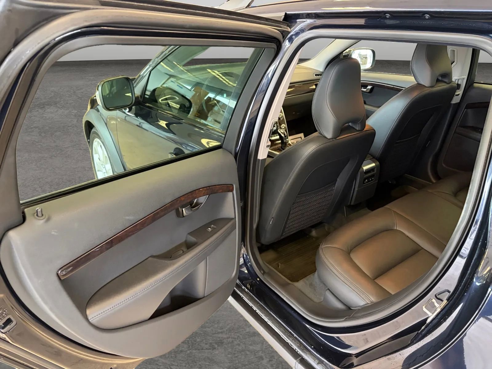 Used 2016 Volvo XC70 T5 Premier w/ Proximity Package image 51