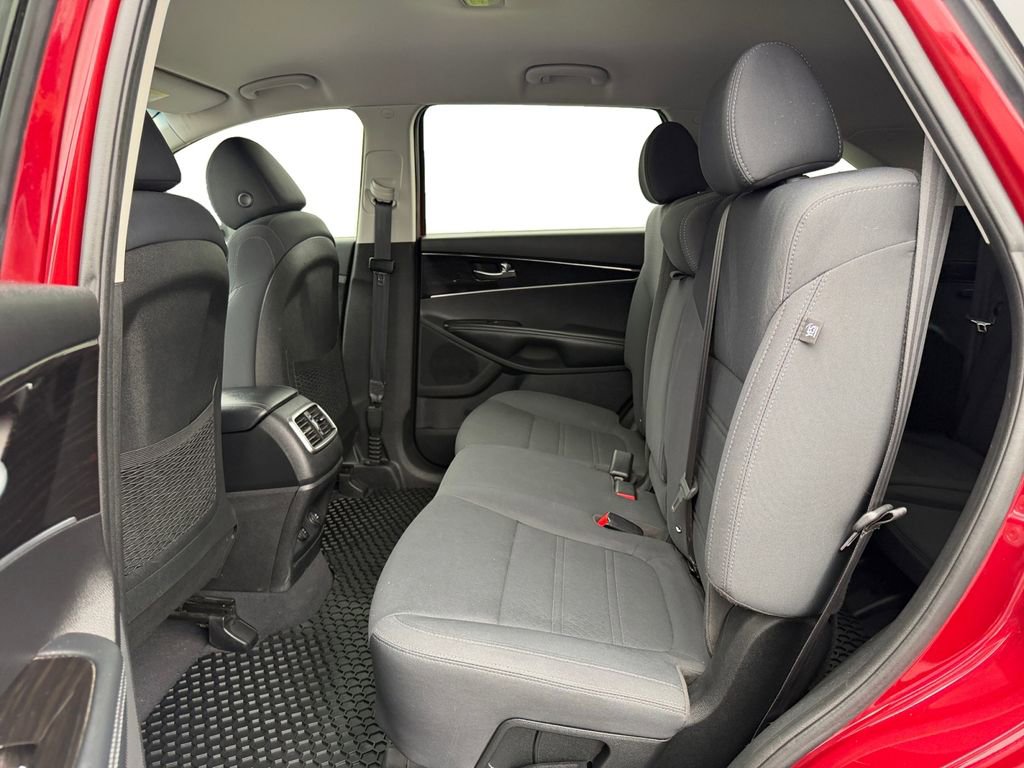 Used 2019 Kia Sorento LX image 16