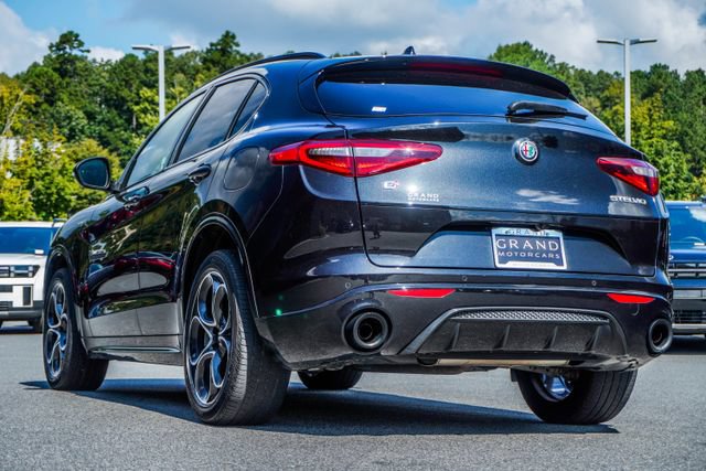 Used 2023 Alfa Romeo Stelvio Veloce AWD/4WD image 11