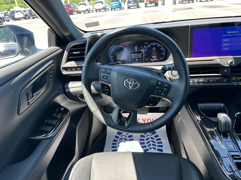 Used 2025 Toyota Crown Signia AWD/4WD image 19