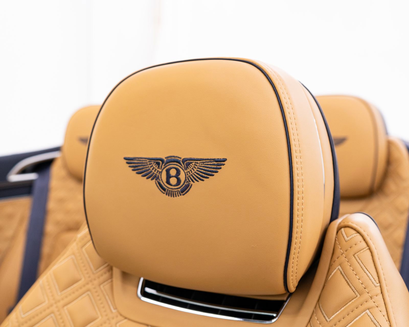 Used 2021 Bentley Continental GT AWD/4WD image 25