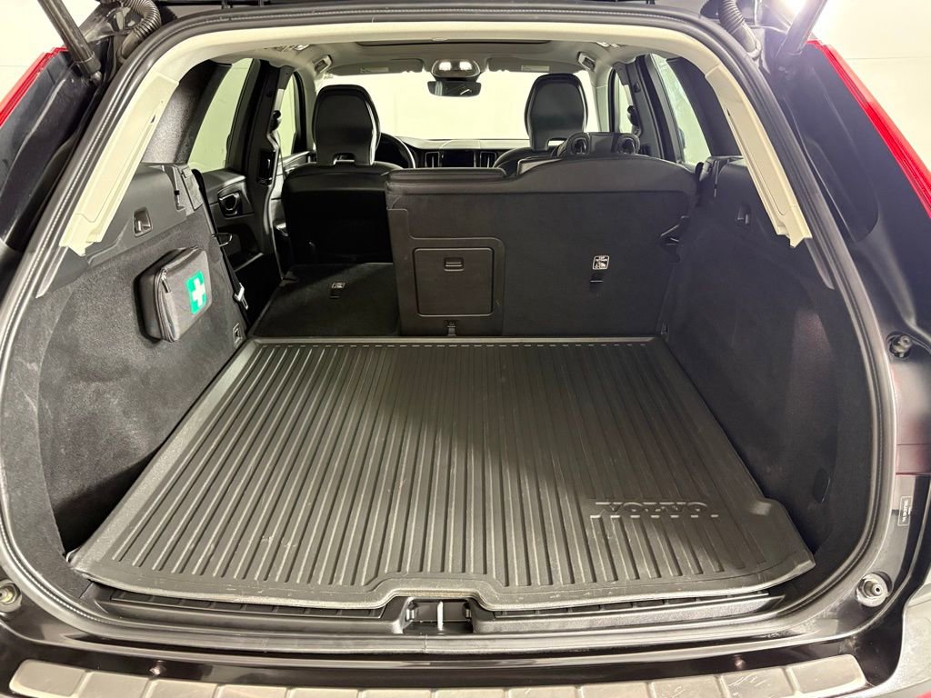 Used 2024 Volvo XC60 B5 Core w/ Protection Package Premier AWD/4WD image 18