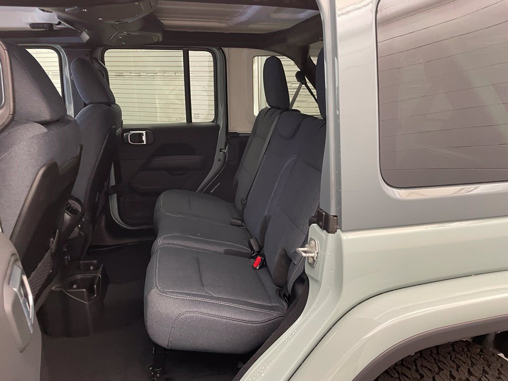 New 2026 Jeep Wrangler Unlimited Rubicon w/ Rockslide Package AWD/4WD image 16