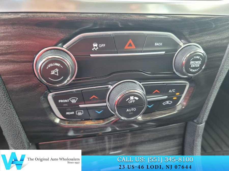 Used 2016 Chrysler 300 Limited AWD/4WD image 24