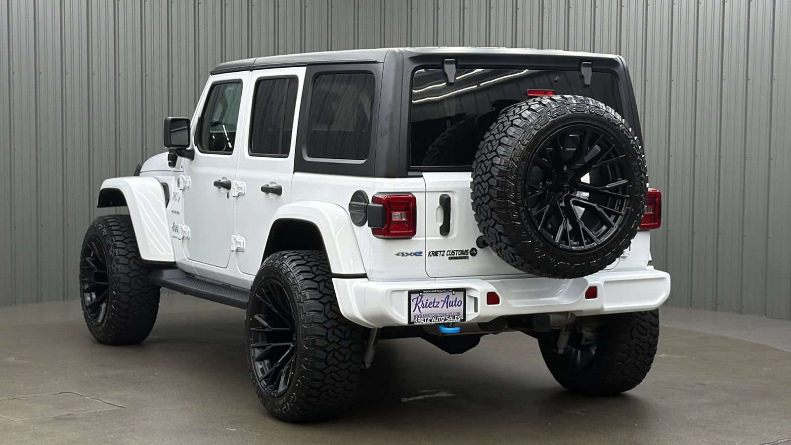 Used 2023 Jeep Wrangler Unlimited Sahara w/ Cold Weather Group AWD/4WD image 3