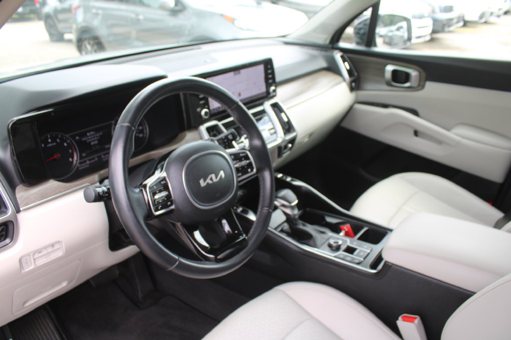Certified 2023 Kia Sorento EX w/ Panoramic Sunroof Package FWD image 24