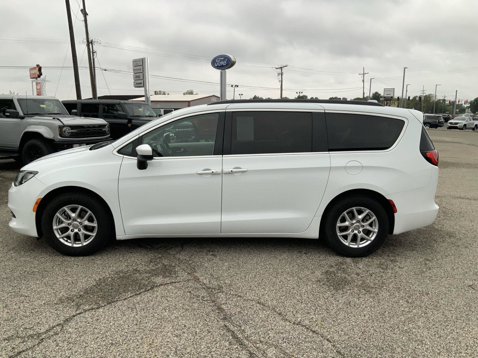 Used 2020 Chrysler Voyager Lxi FWD image 7