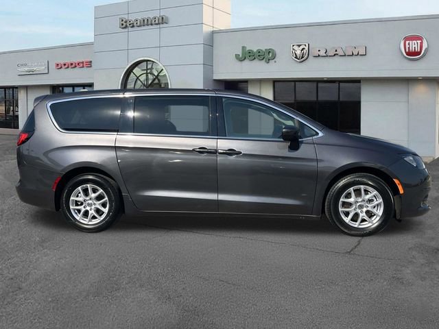 Used 2023 Chrysler Voyager LX image 8