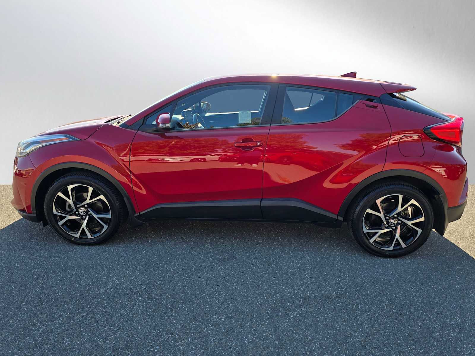 Used 2021 Toyota C-HR XLE image 6