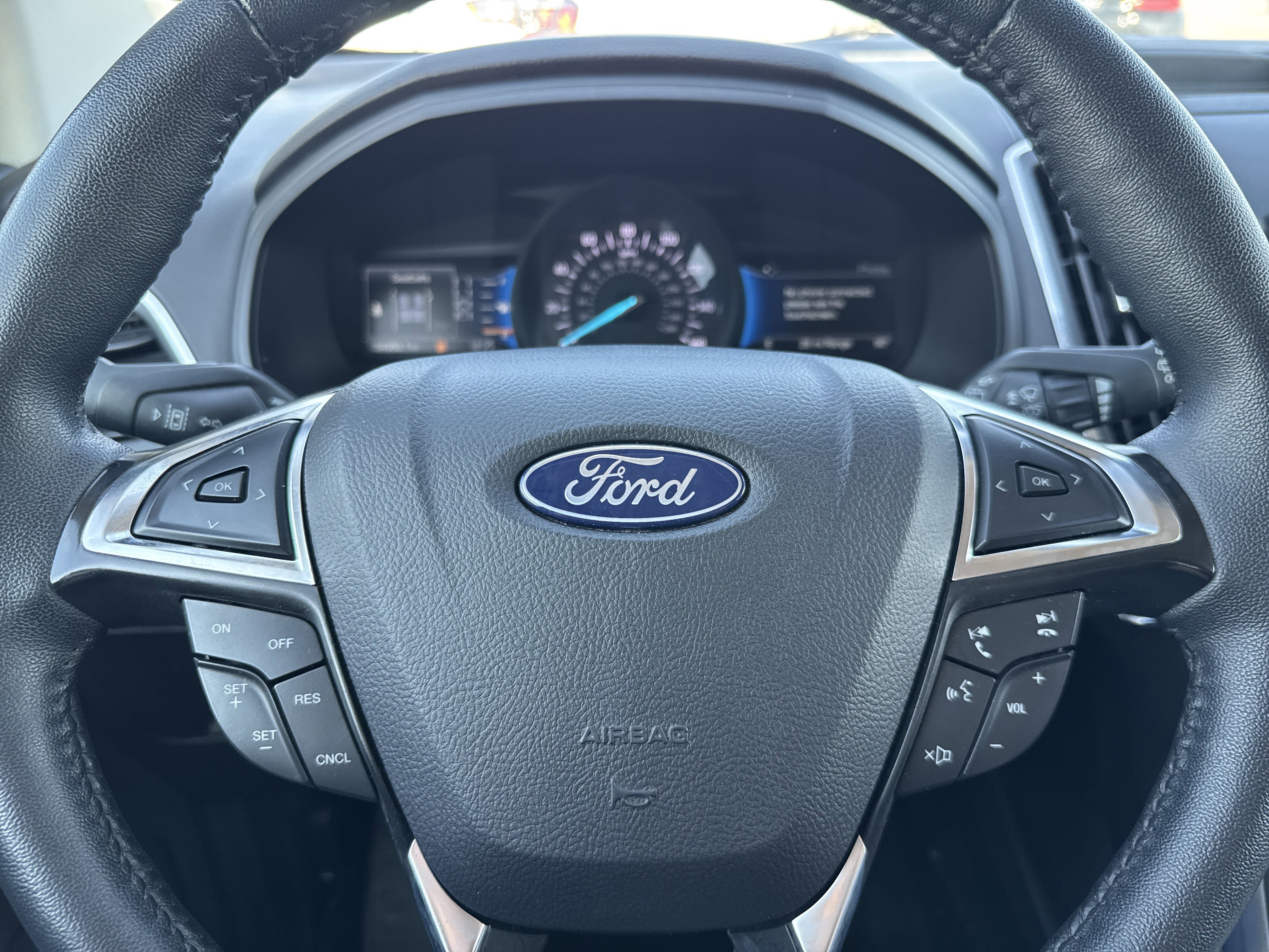 Used 2024 Ford Edge Titanium image 10