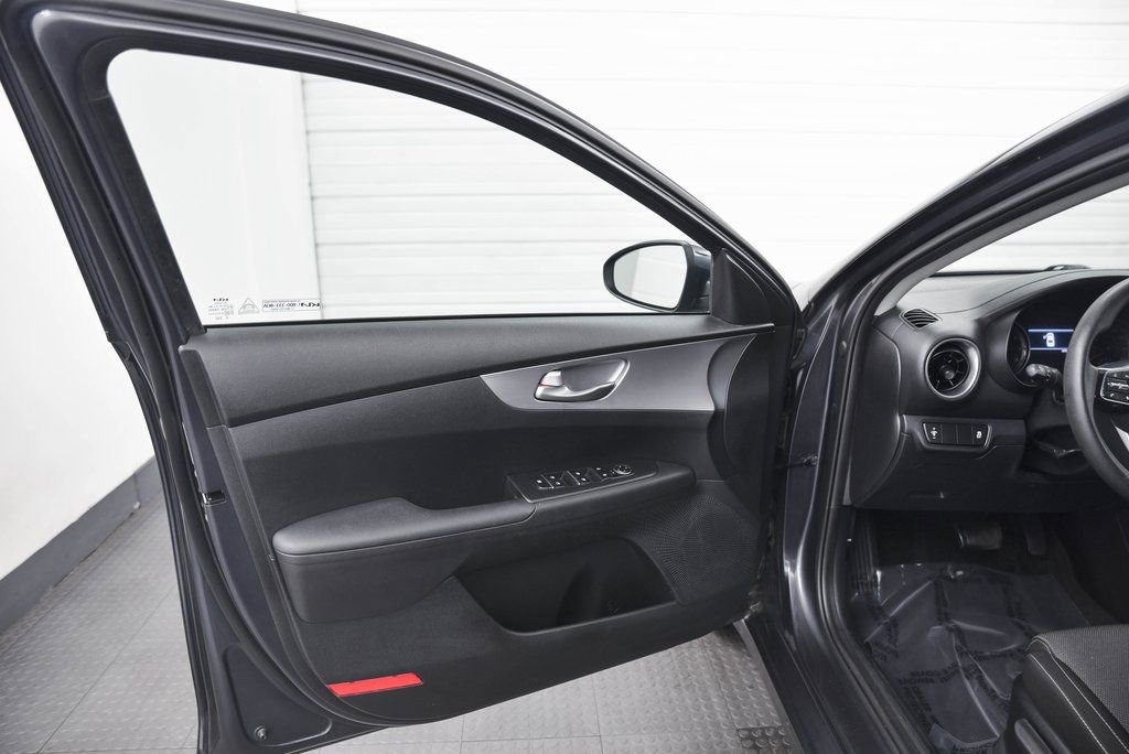 Used 2022 Kia Forte LXS image 11