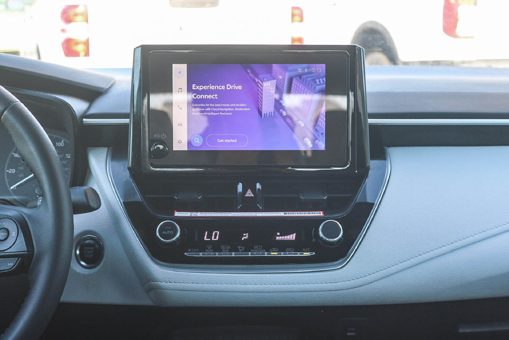 Used 2025 Toyota Corolla SE FWD image 16