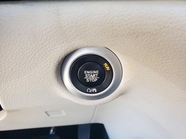 Used 2021 Chrysler Pacifica Touring w/ Cold Weather Group FWD image 18