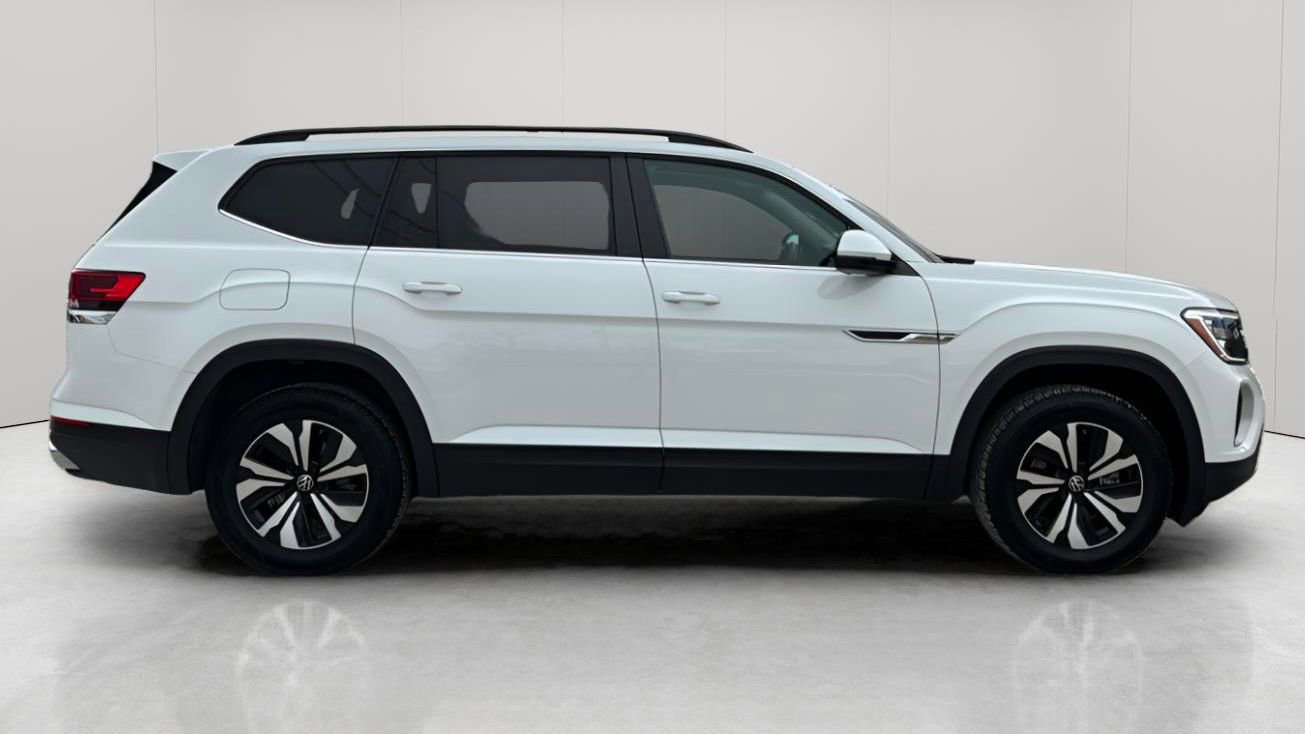 Used 2024 Volkswagen Atlas SE image 3